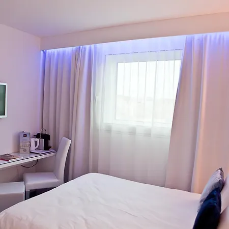 Privilege Hotel & Apparts Eurociel Centre Comedie-3